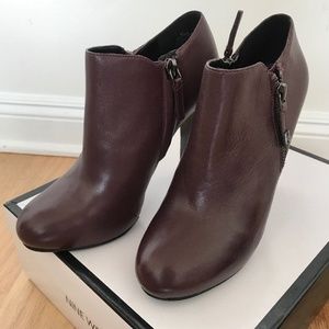 SOLD - Brand new Nine West burgundy boots size 6